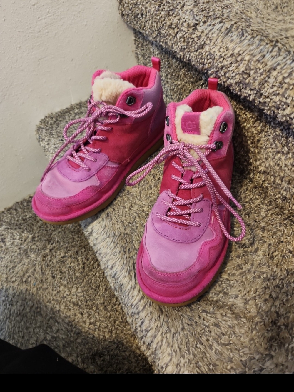 UGG Highland Hi Heritage Sneaker Boots Pink womens sz 6 good condition good lace